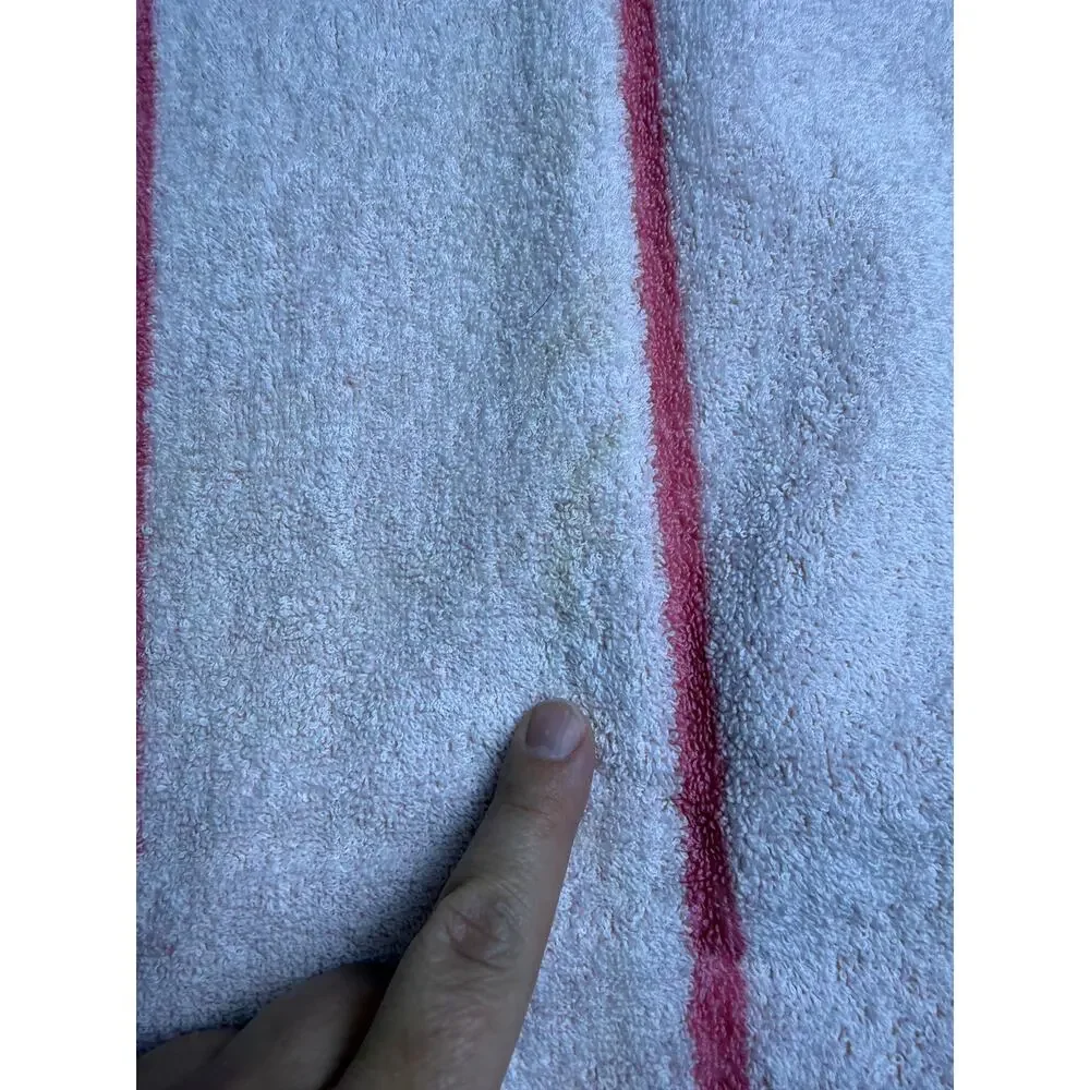 VINTAGE white and pink bath towel